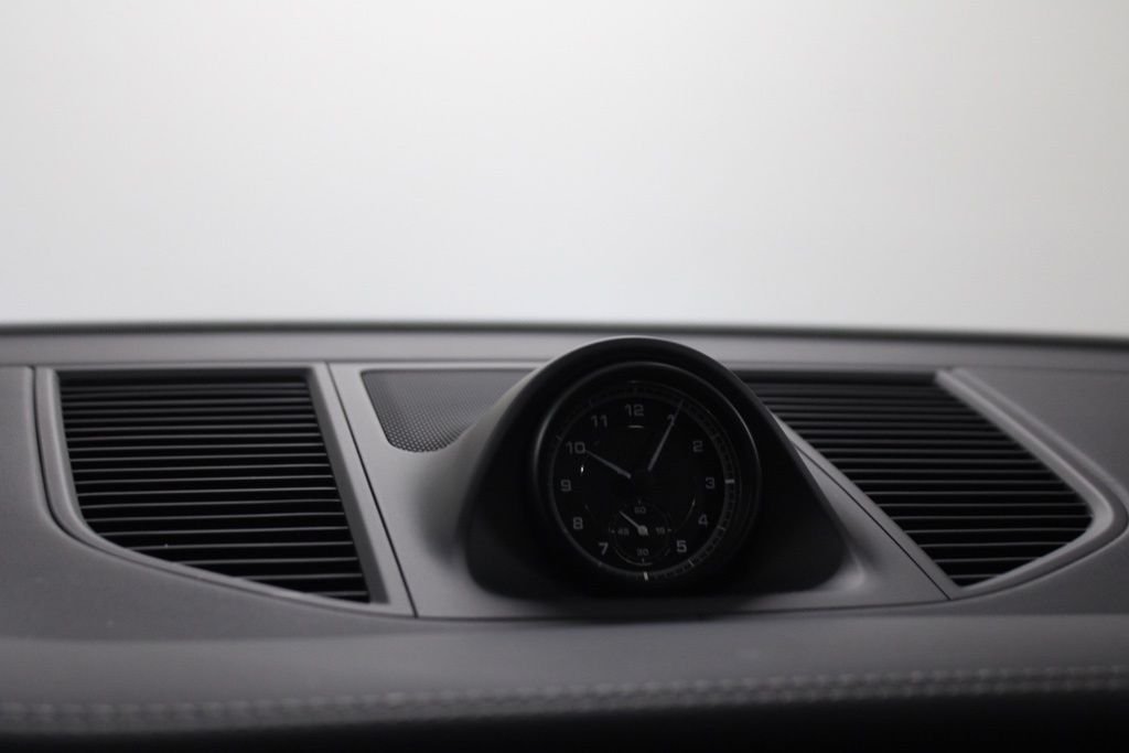 Used 2025  Porsche  image 26