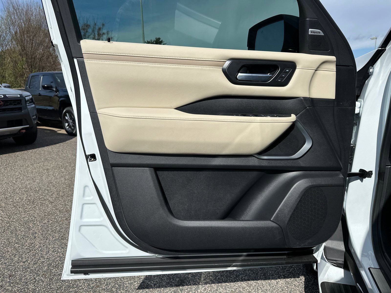 New 2026 White Nissan Platinum Reserve image 10