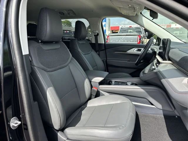 New 2026 Agate Black Metallic Ford Active image 30