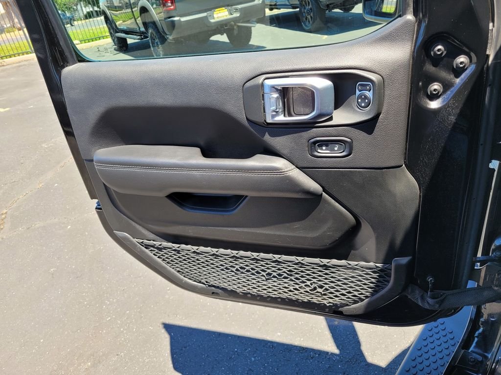 Used 2022 Black Jeep Unlimited Sahara image 27