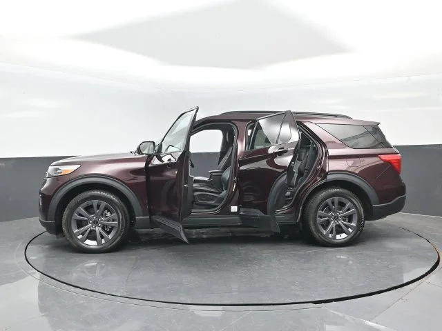 Certified Used 2022 Burgundy Velvet Tinted Clearcoat Ford XLT image 33