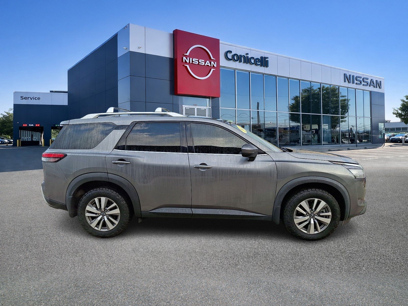 Used 2022 Gun Metallic Nissan SL image 6