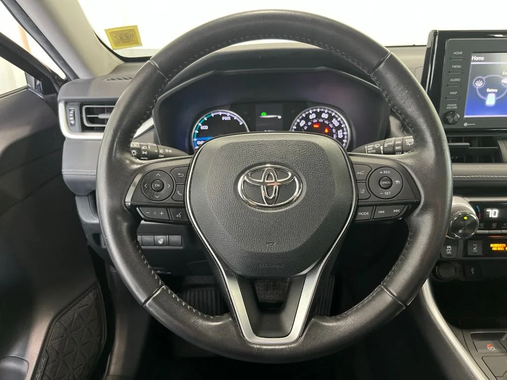 Used 2021  Toyota XLE image 5