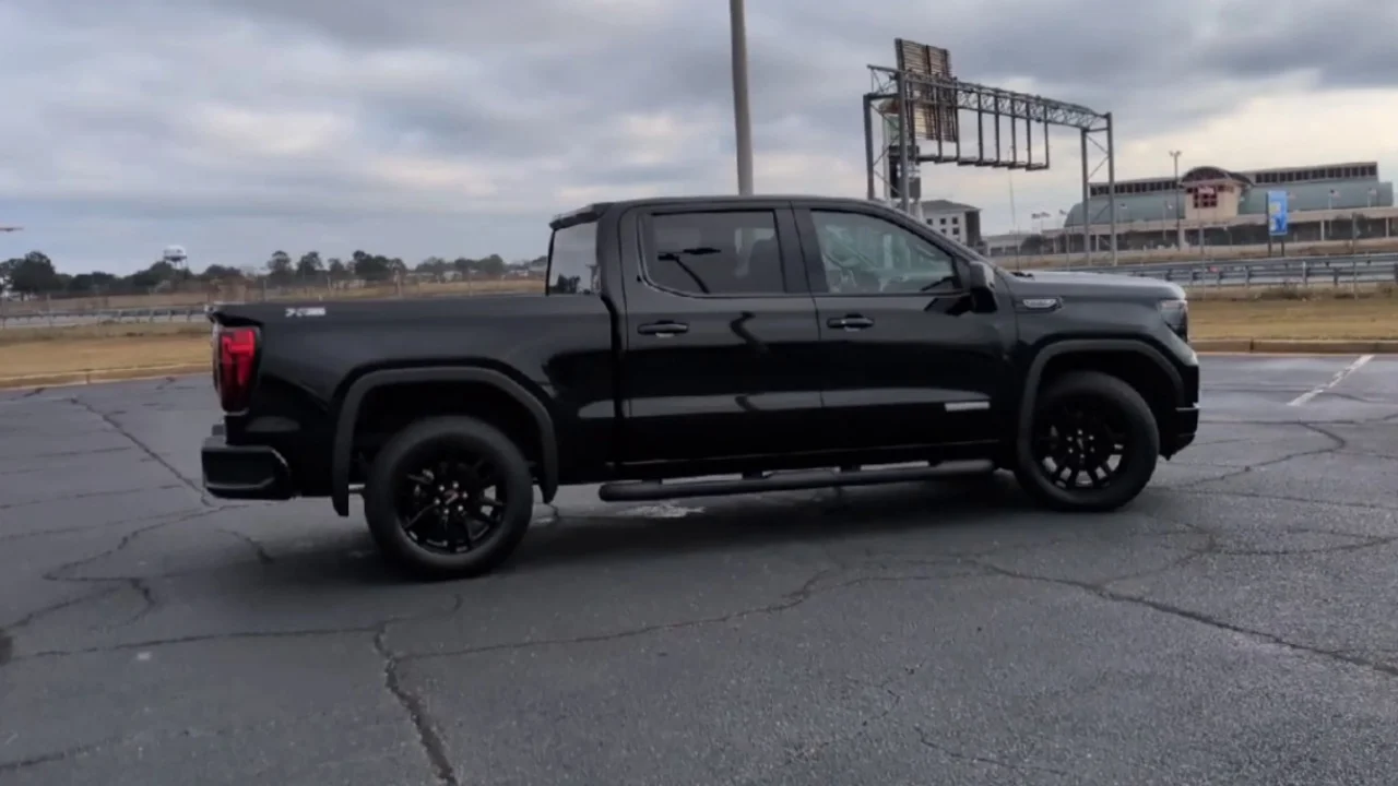 New 2026 Onyx Black GMC Elevation image 9