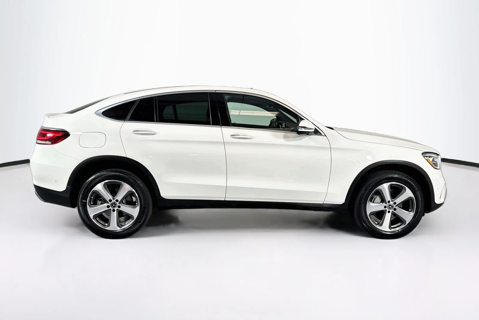 Used 2023 Polar White Mercedes-Benz GLC 300 image 4