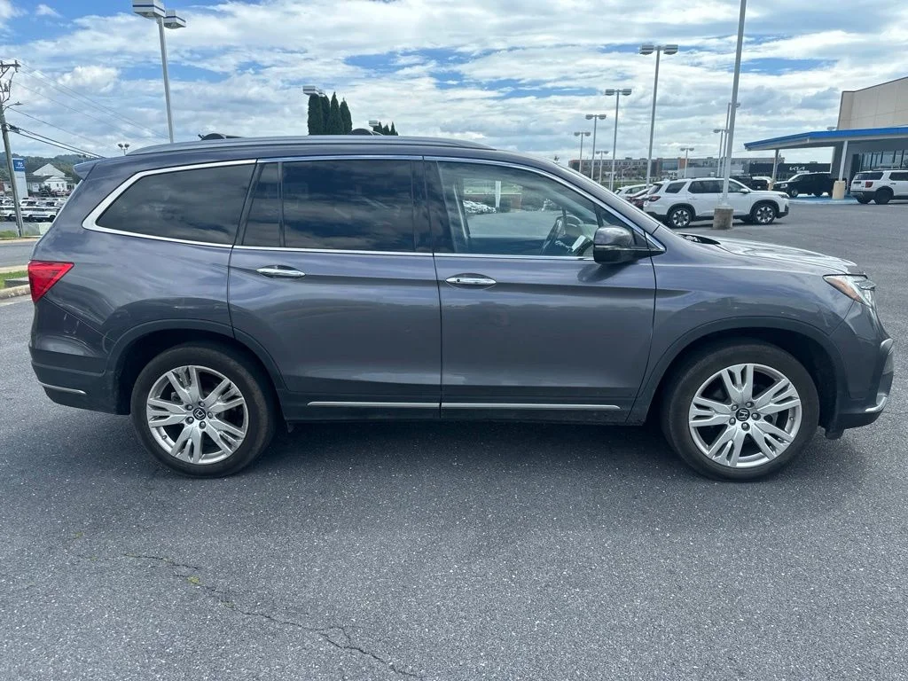 Certified Used 2021 Modern Steel Metallic Honda AWD Elite image 2