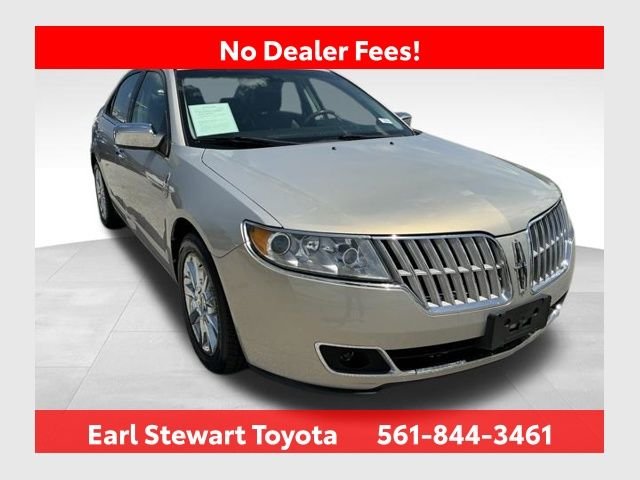 Used 2010  Lincoln Base image 1