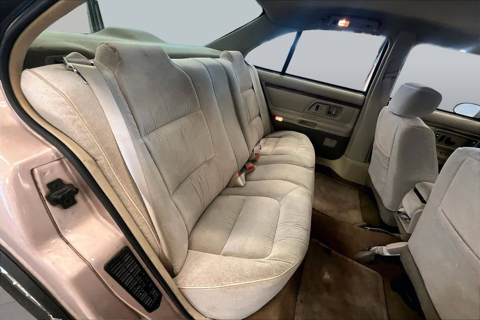 Used 1999 Champagne Oldsmobile  image 19