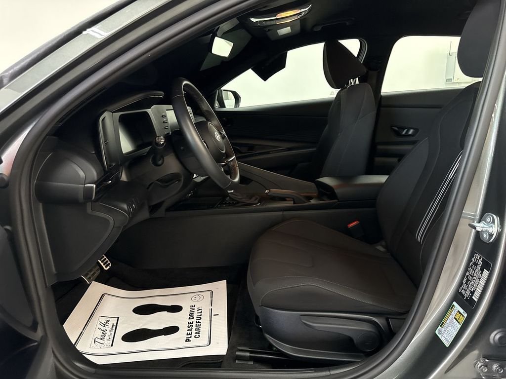 2025 Hyundai Elantra SEL - Photo 12