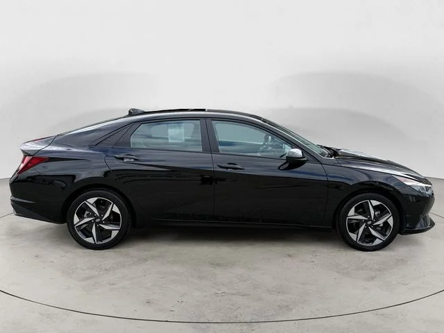 Used 2023 Phantom Black Hyundai SEL image 6