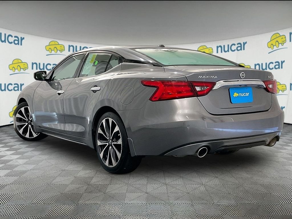 Used 2016 Gun Metallic Nissan SR image 4