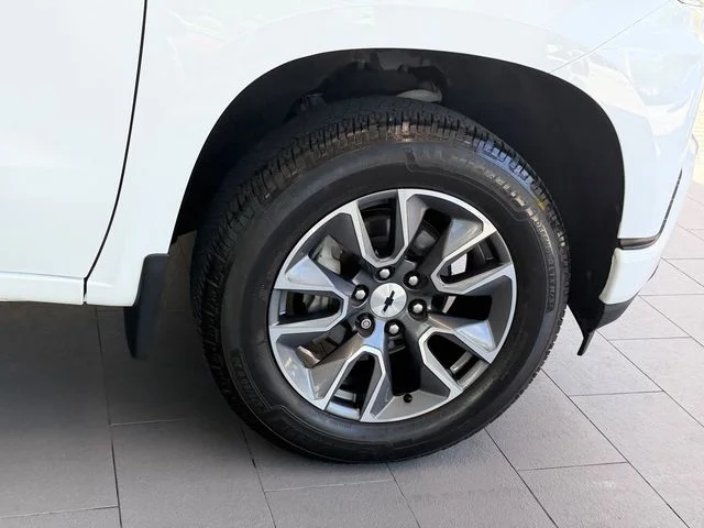 Used 2021 White Chevrolet RST image 9