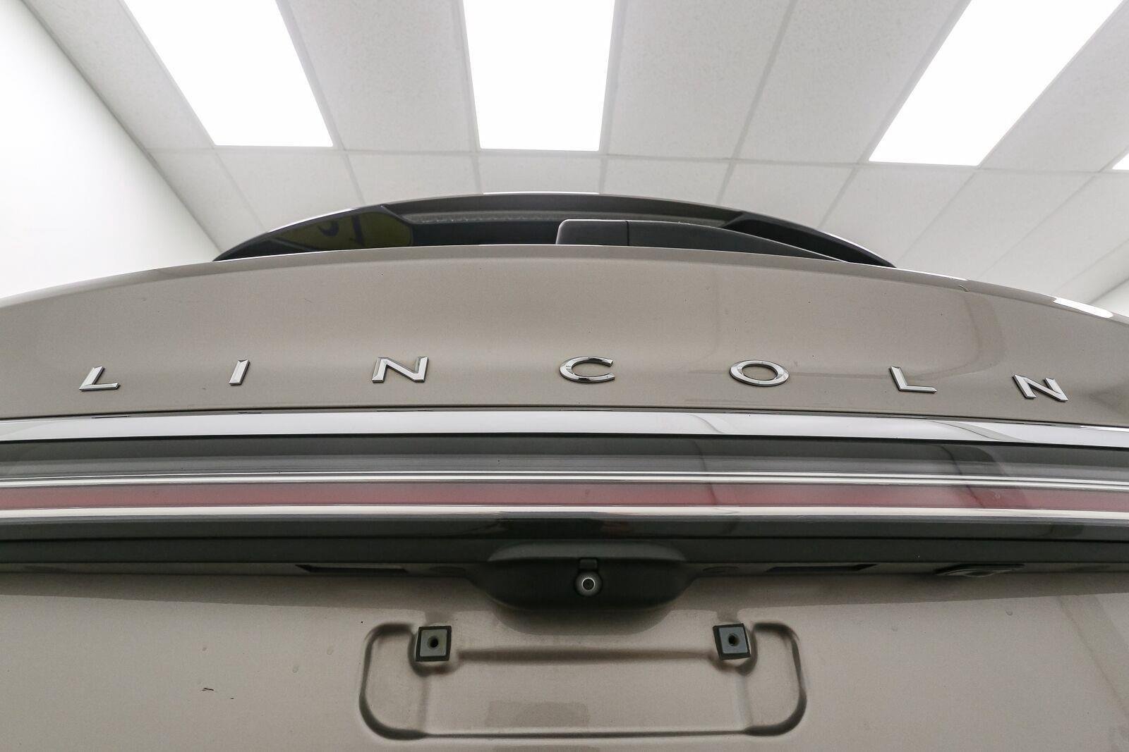 Used 2021 Iced Mocha Lincoln Reserve image 11