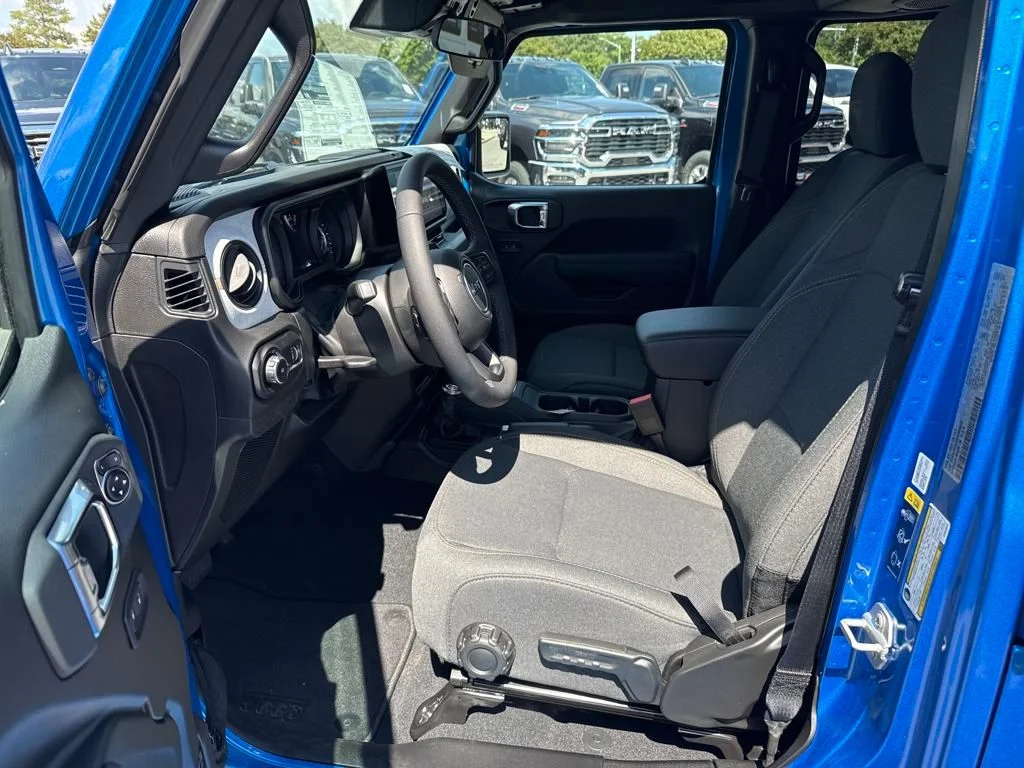 New 2025 Hydro Blue Pearl-Coat Exterior Paint Jeep Sport S image 10