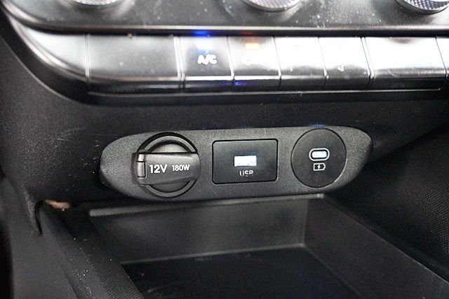 Used 2024 Black Hyundai SE image 25