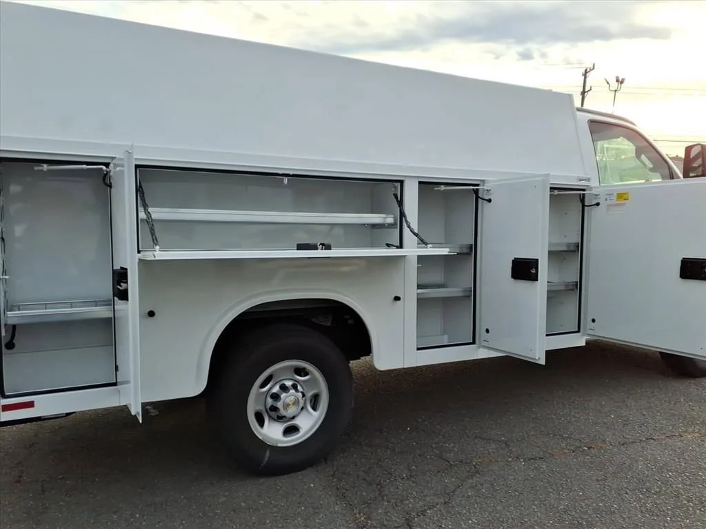 New 2025 Summit White Chevrolet 1WT image 8