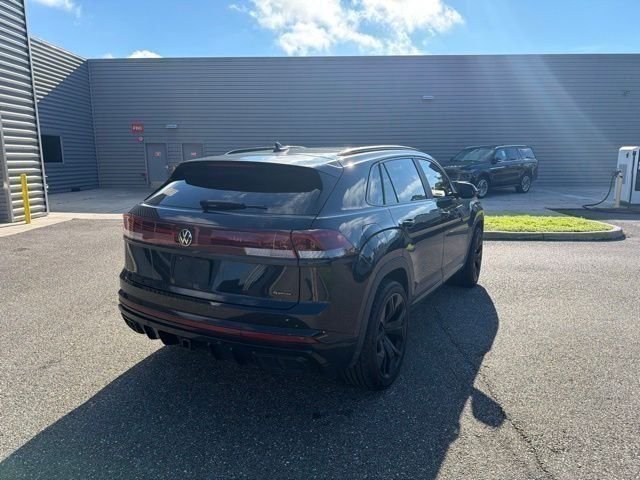 Used 2024  Volkswagen 2.0T SEL R-Line image 5