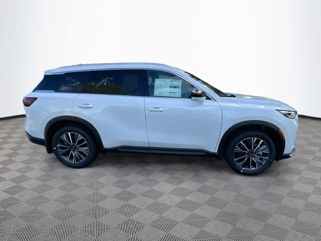 New 2027 White INFINITI LUXE image 4