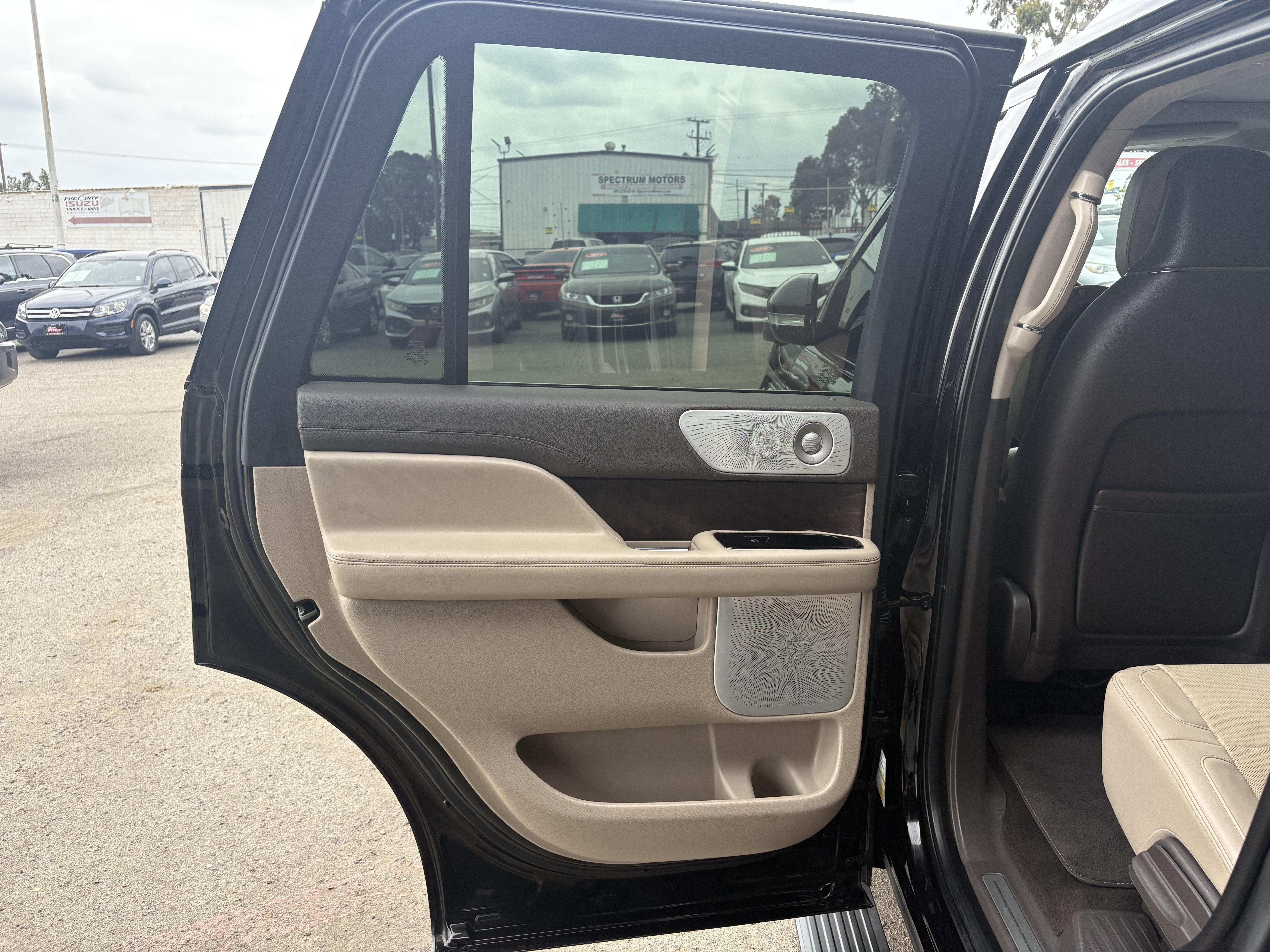 Used 2023 Black Lincoln Reserve image 10