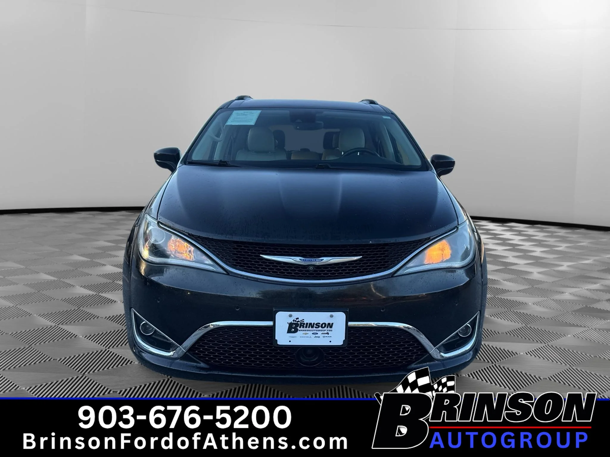 Used 2019 Brilliant Black Crystal Pearlcoat Chrysler Touring L Plus image 2