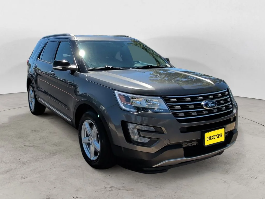 Used 2017 Gray Ford XLT image 7