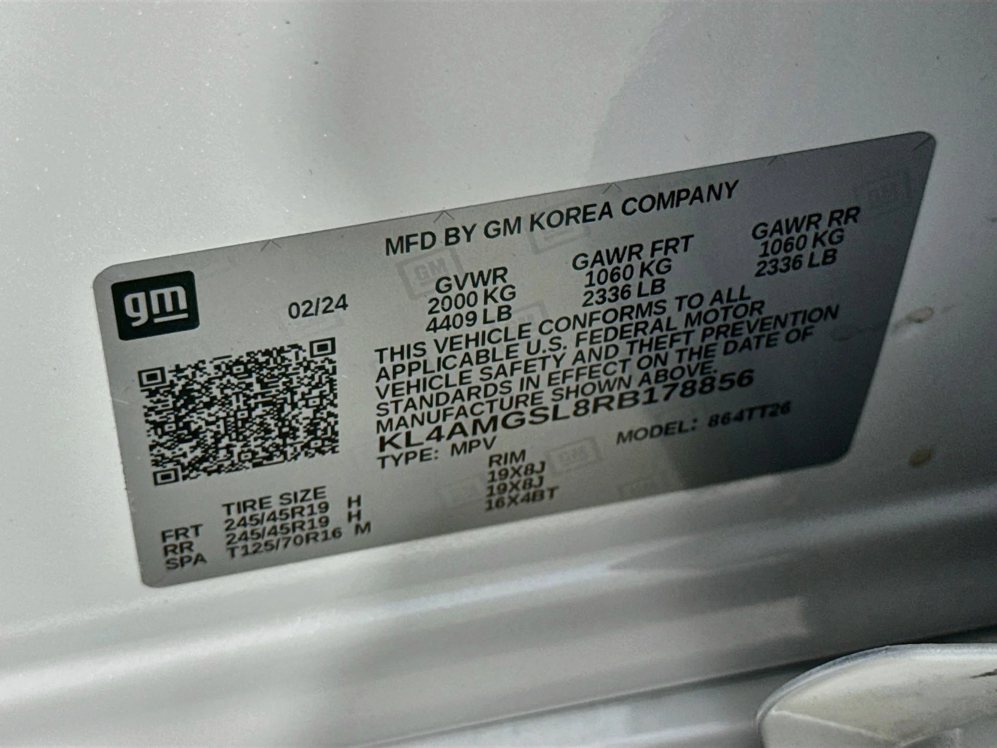 Used 2024 White Frost Tricoat Buick Avenir image 34