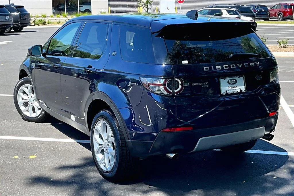 Used 2019 Loire Blue Metallic Land Rover HSE image 12