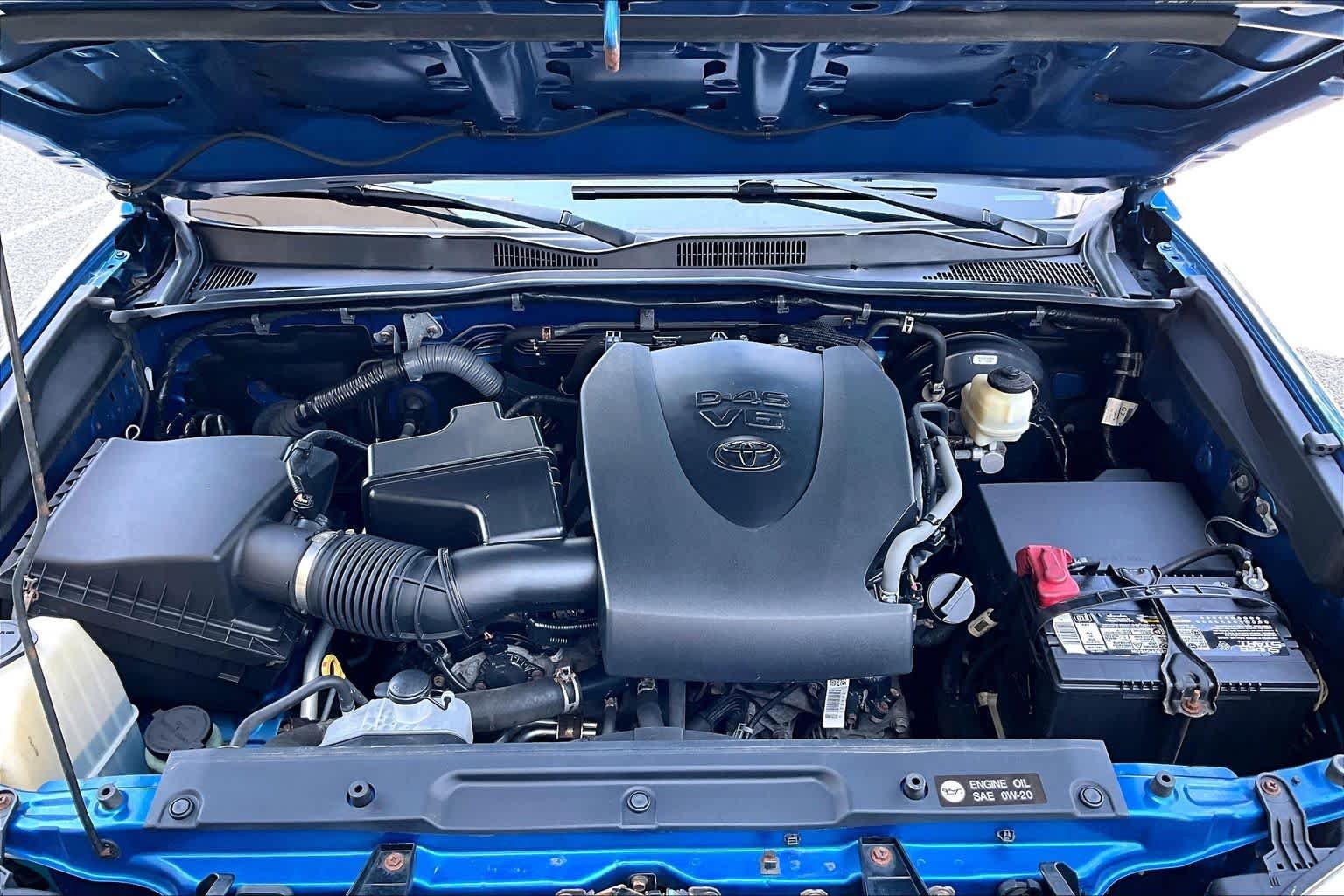 Used 2016 Blazing Blue Pearl Toyota SR5 image 30