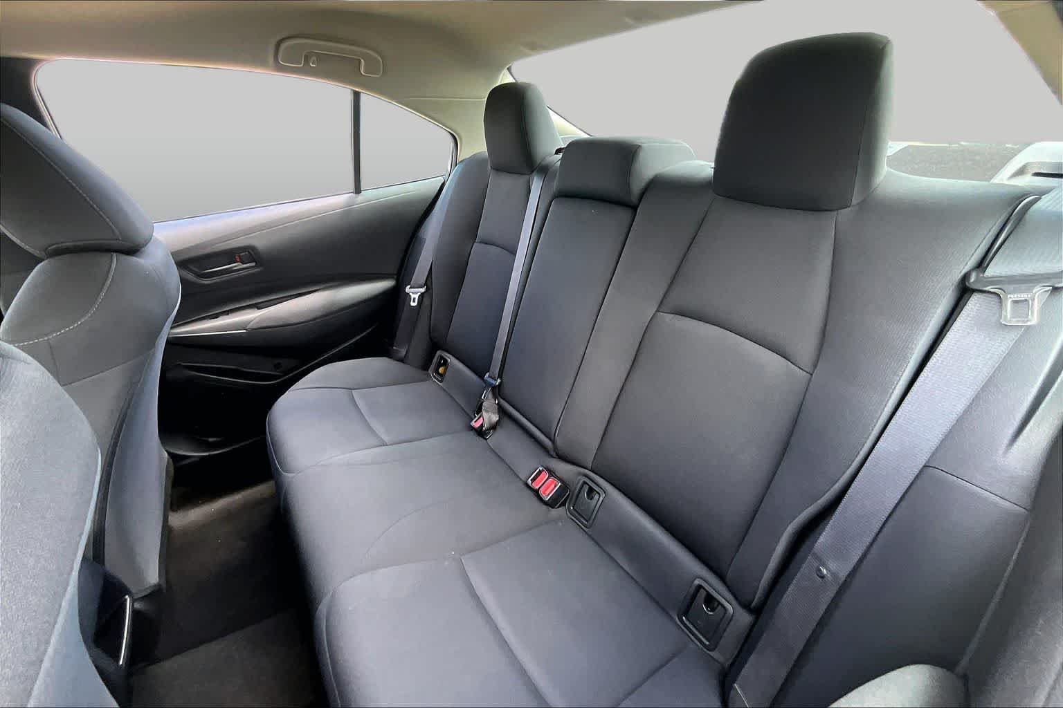 Used 2022 White Toyota LE image 20