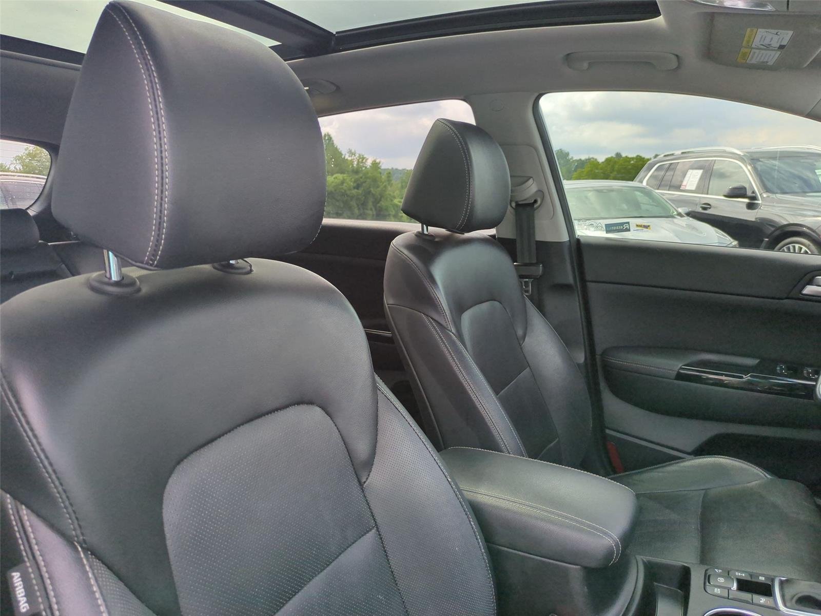 Used 2022 Snow White Pearl Kia EX image 39