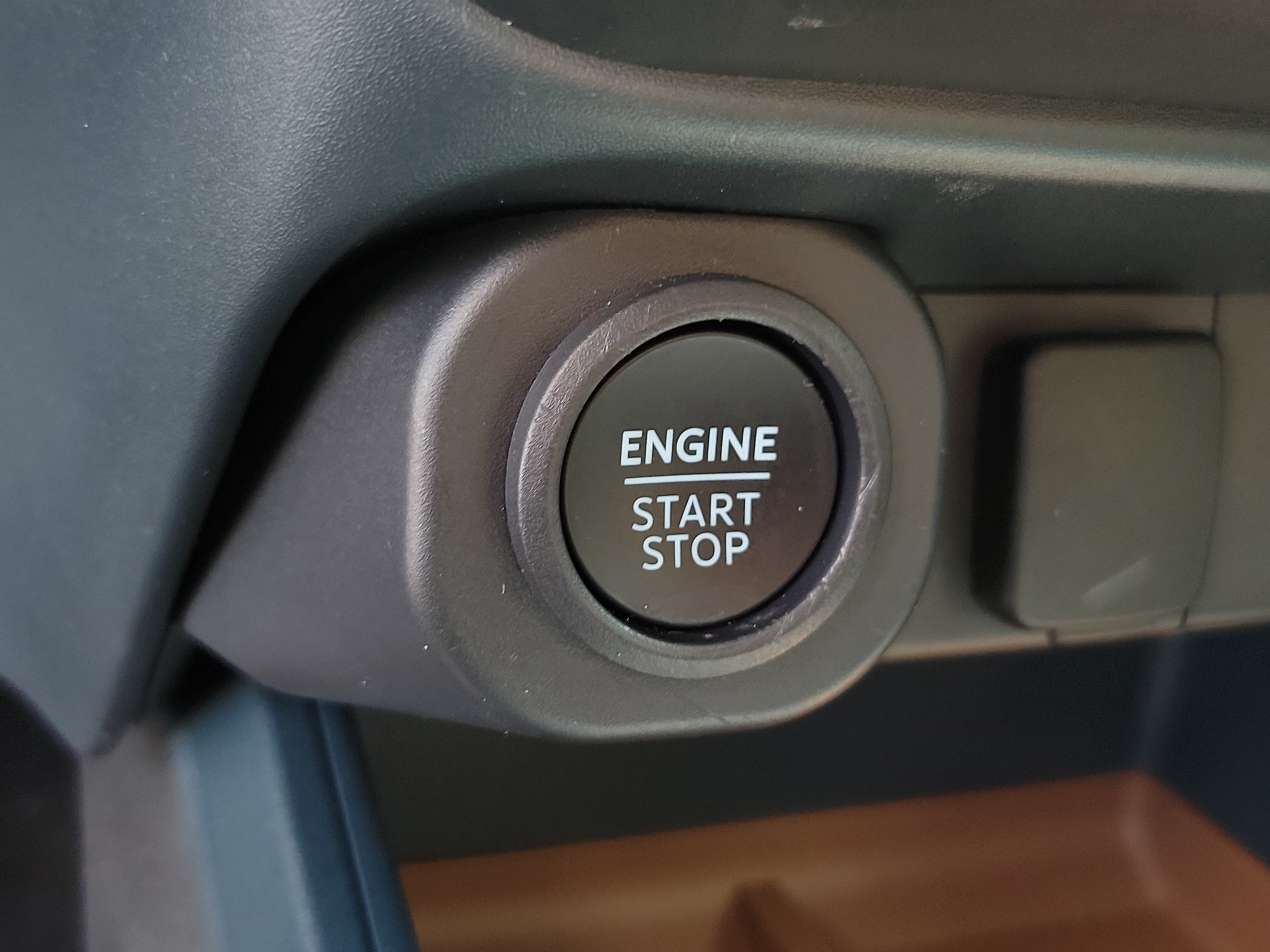 Used 2024 Gray Metallic Ford LARIAT image 9
