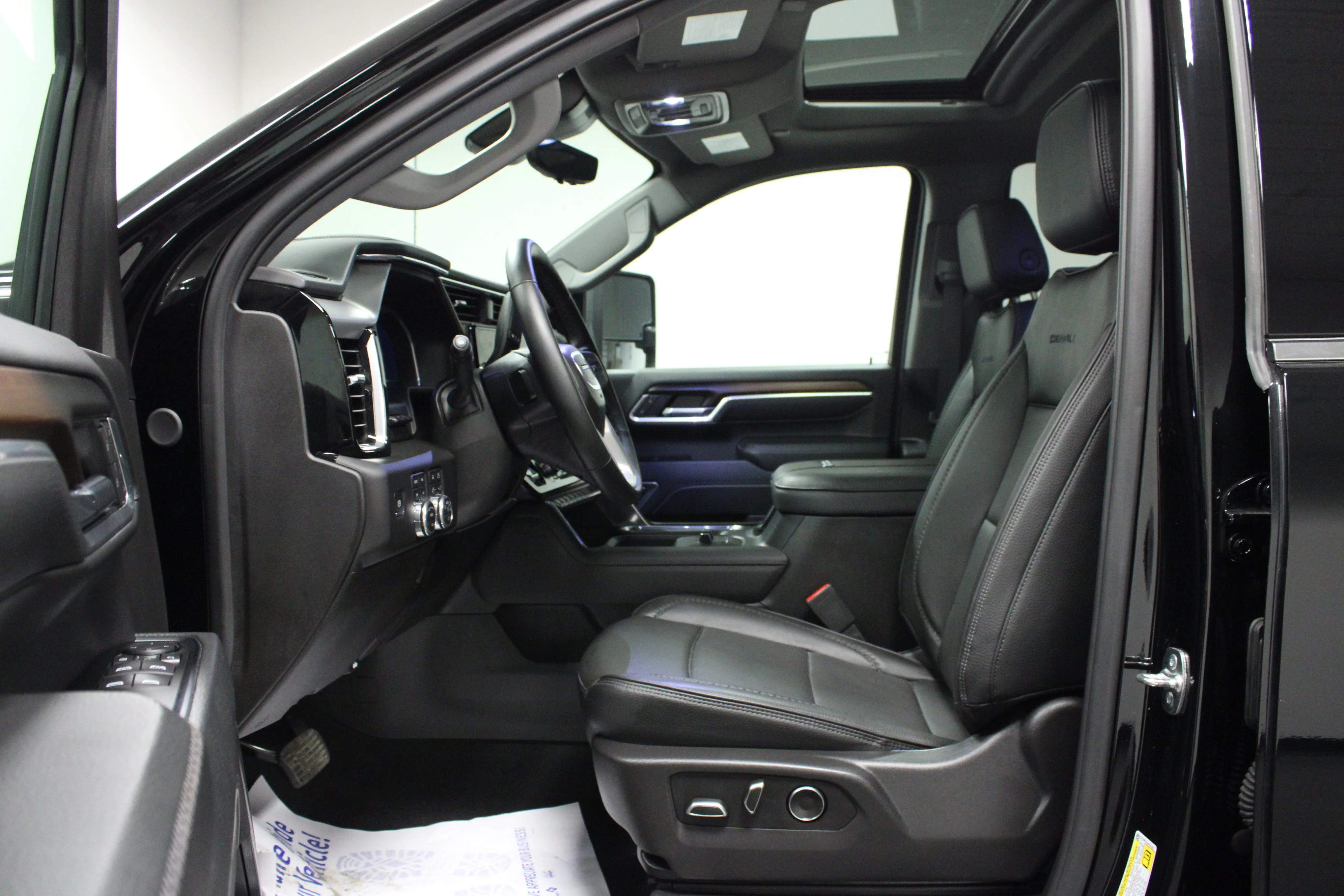 Used 2025 Black GMC Denali image 12