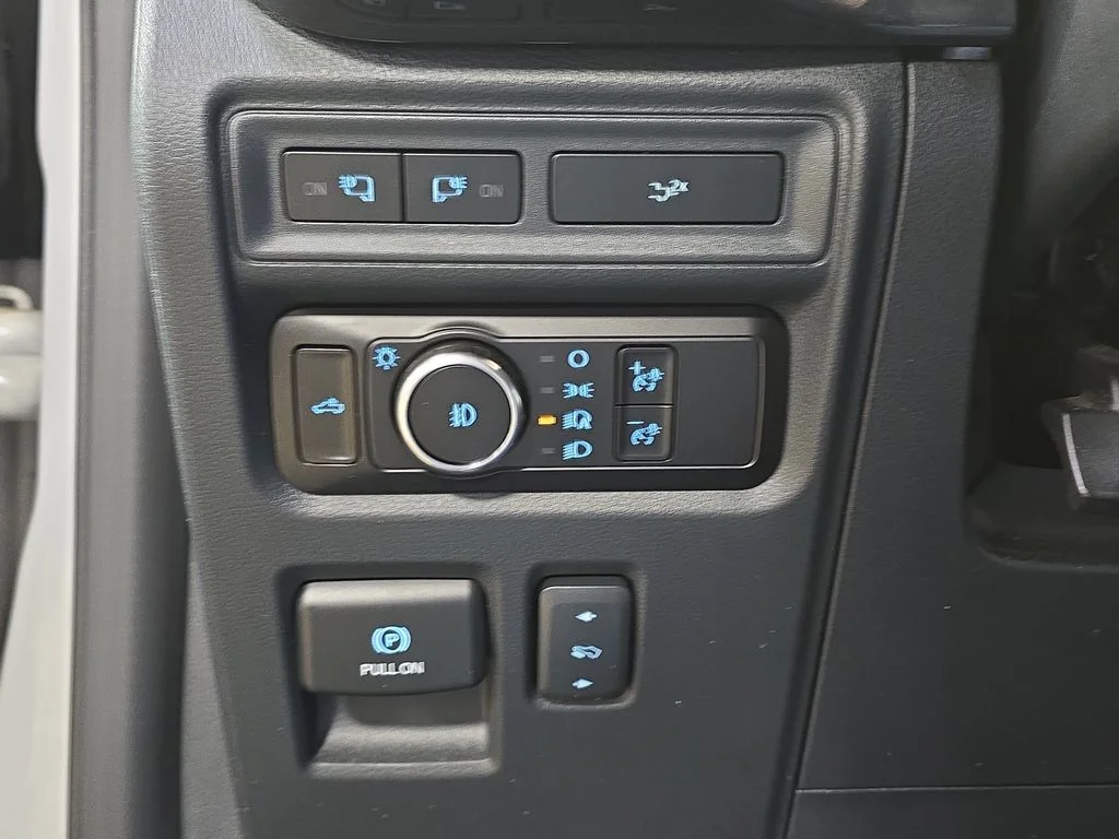 Used 2023 Avalanche Ford XLT image 27