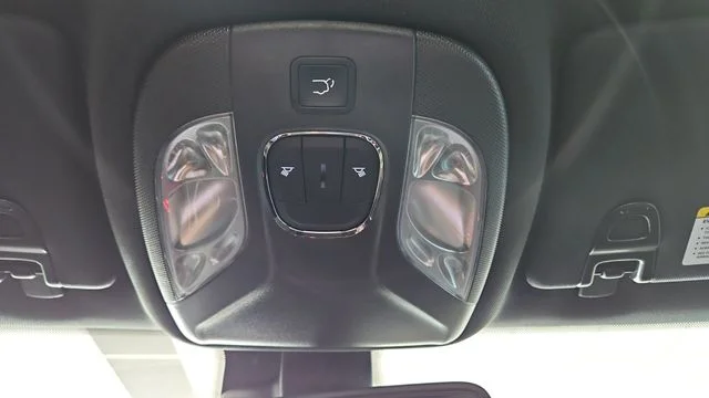 New 2026 Fathom Blue Pearl-Coat Exterior Paint Jeep Latitude image 29