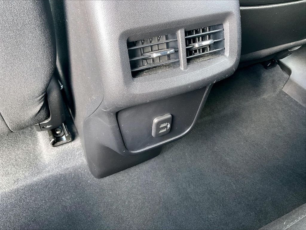 Used 2022 Quicksilver Metallic GMC SLE image 26