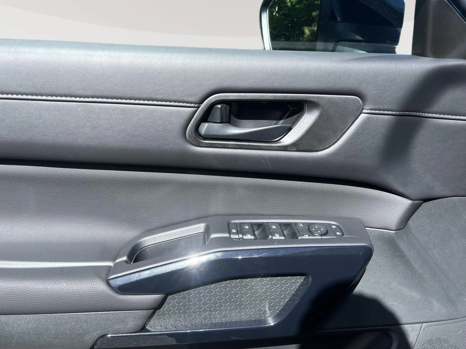 New 2026 Super Black Nissan SV image 19