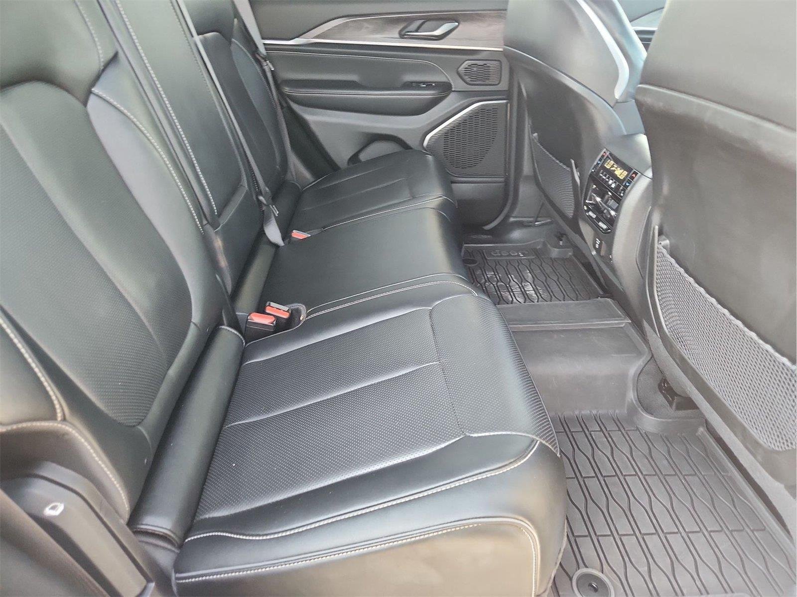 2022 Jeep Grand Cherokee photo 28 of 35