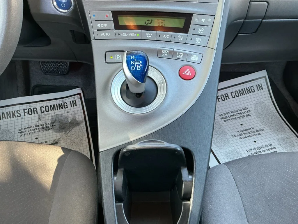 Used 2015 Silver Toyota Three image 22