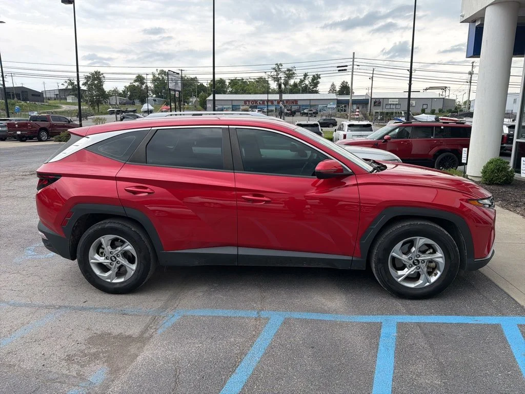 Used 2022 Red Hyundai SE image 2