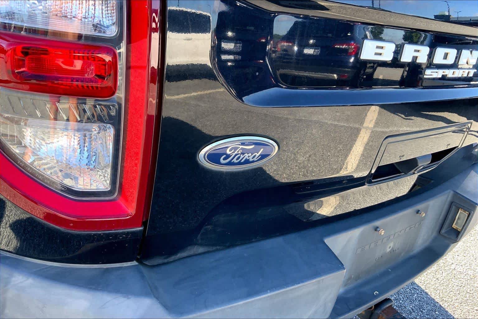 Used 2021 Shadow Black Ford Badlands image 28
