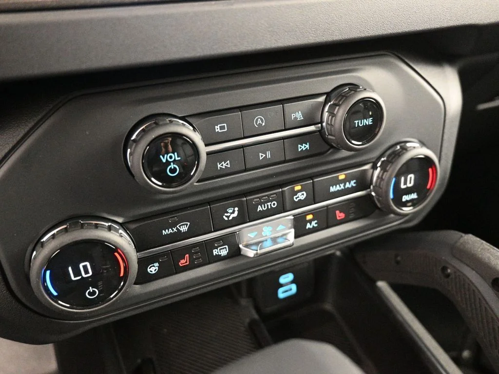 New 2025 Marsh Gray Ford Badlands image 15