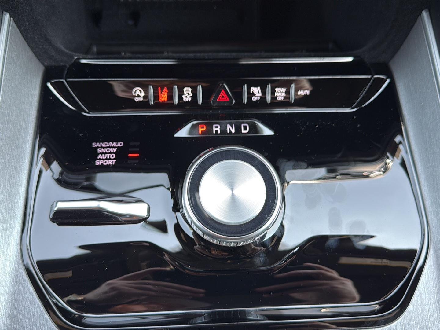New 2026 Silver-Zynith Exterior Paint Jeep Limited Altitude image 21