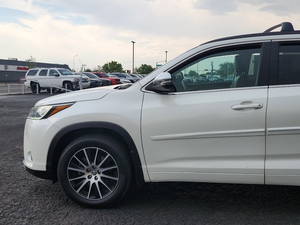 Used 2018 Blizzard Pearl Toyota SE image 10