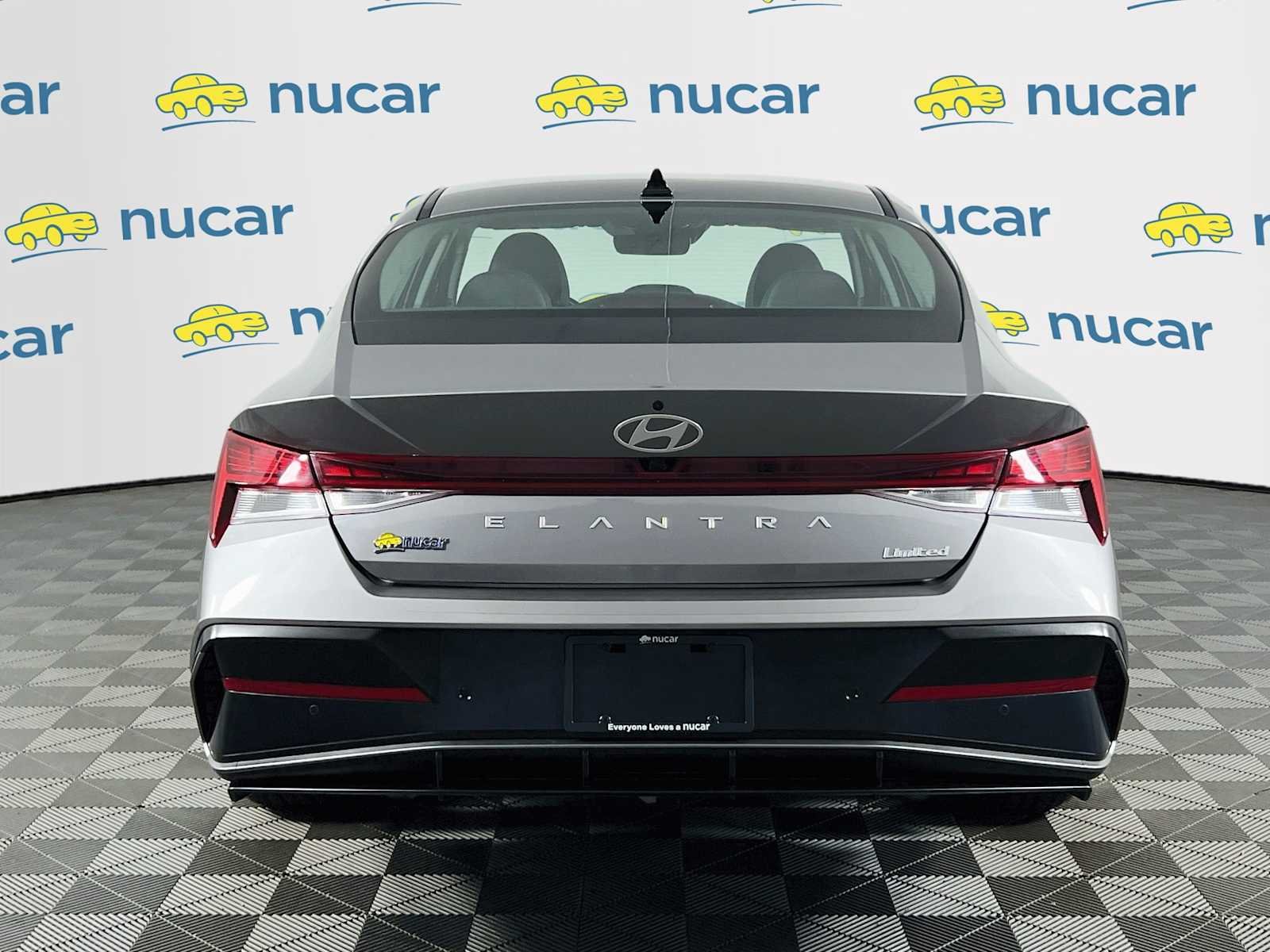 Used 2024 Fluid Metal Hyundai Limited image 6