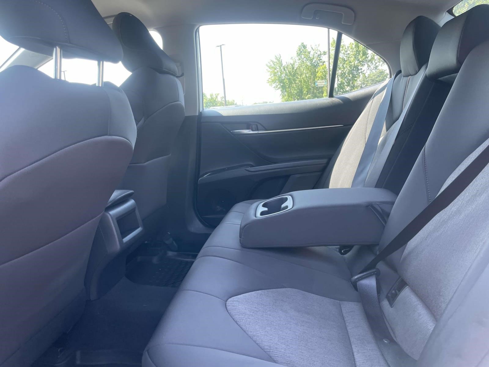 Used 2020 White Toyota LE image 9