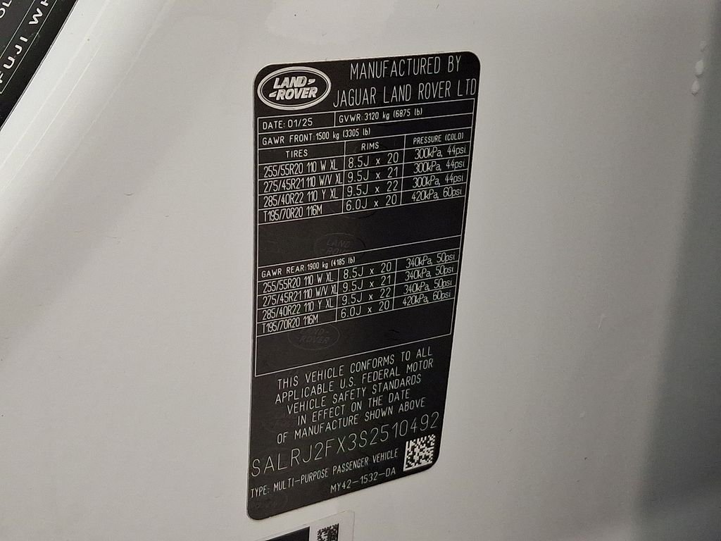 Certified Used 2025 Fuji White Land Rover S image 28