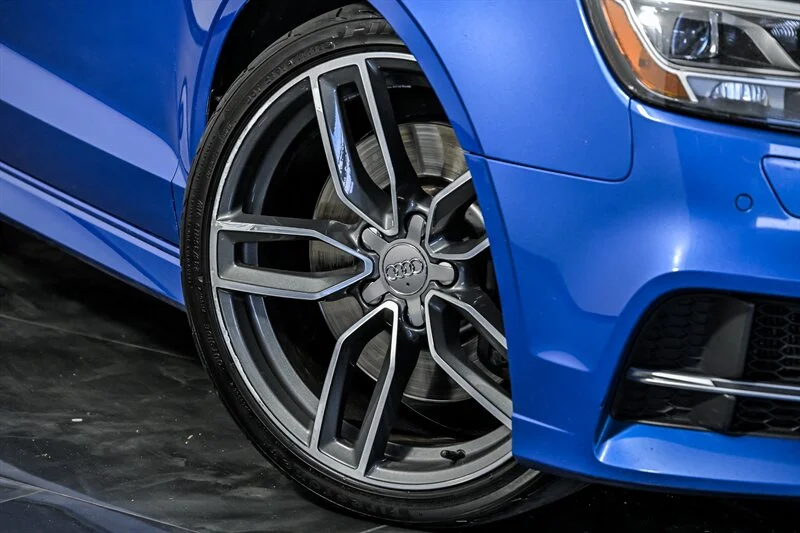 Used 2017 Ara Blue Crystal Effect Audi 2.0T quattro Prestige image 3