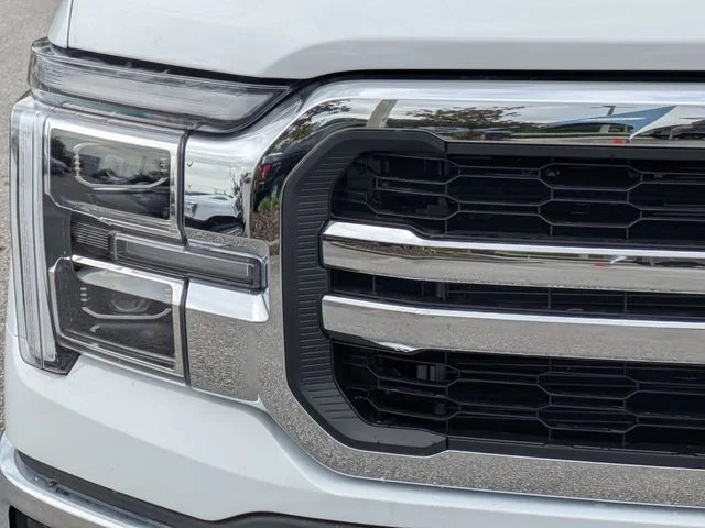 New 2026 Oxford White Ford Lariat® image 10