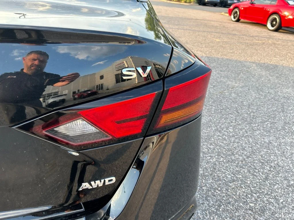 Used 2022 Black Nissan 2.5 SV image 5