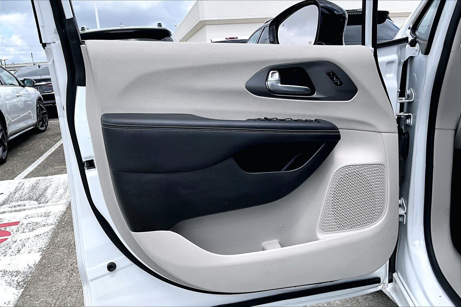 Used 2024 Bright White Clearcoat Chrysler Touring L image 19